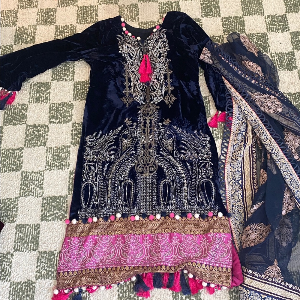 Designer Pakistani Velvet Outfit!
Beautiful Velvet!!!!